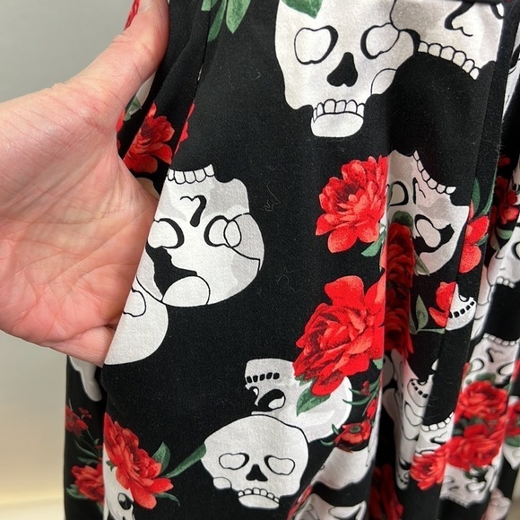 Eva Rose Fit & Flare Dress Red Roses Skulls Retro Rockabilly Punk Goth Small - Picture 8 of 10